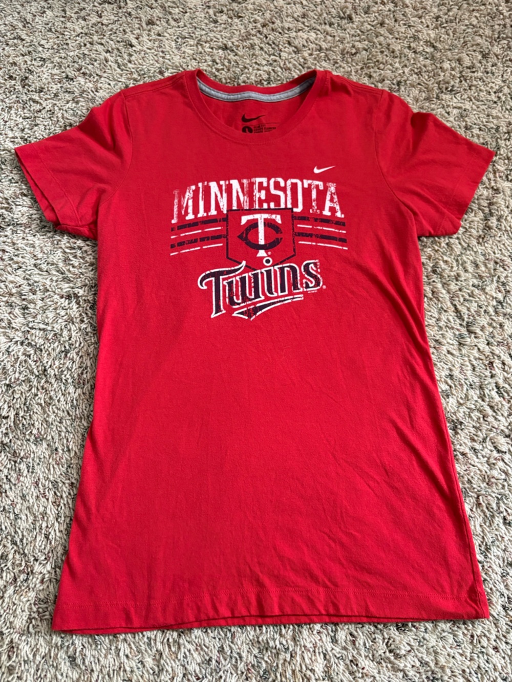 Nike Minnesota Twins Red Graphic Tee Women’s Size Large